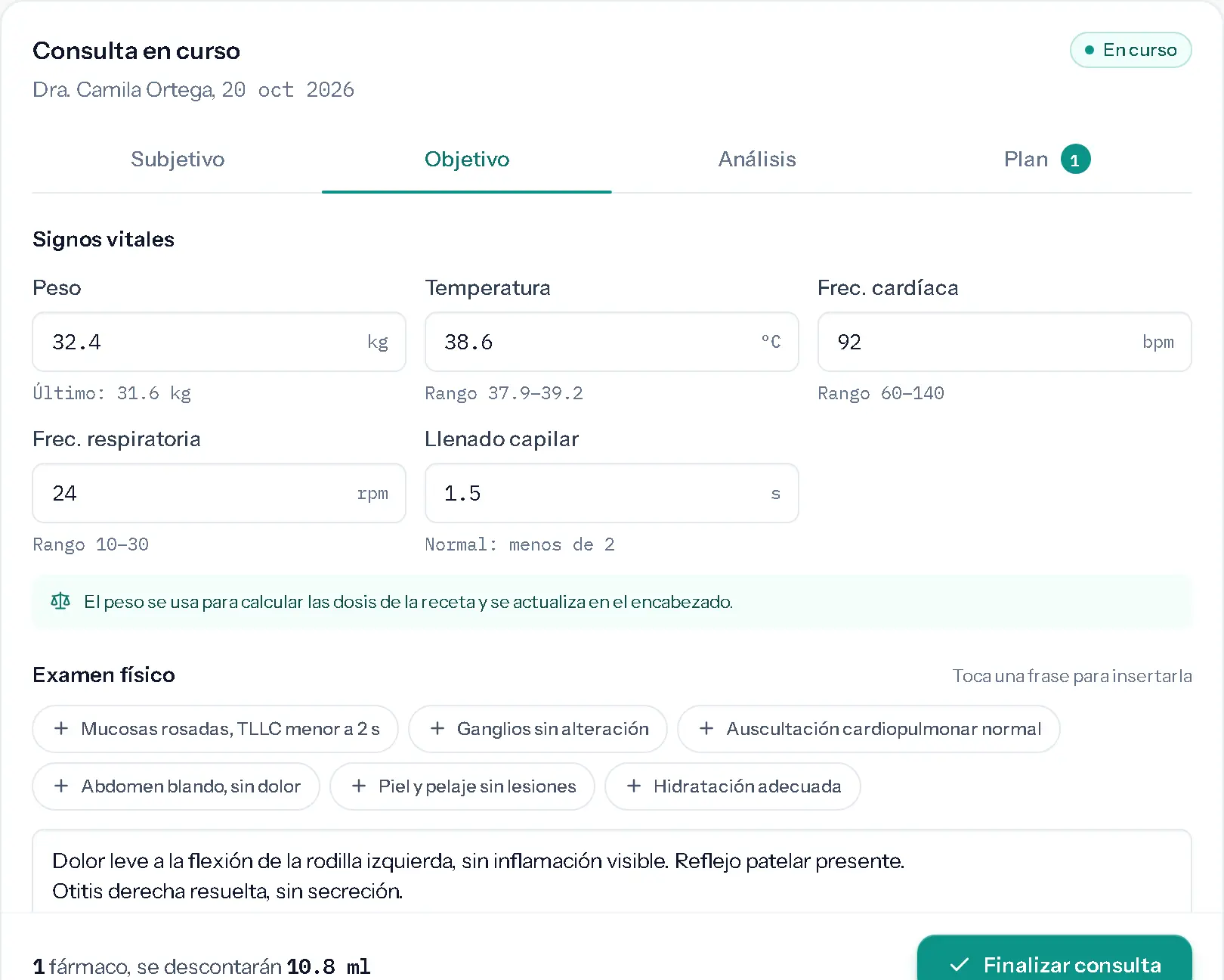 Consulta en curso en VetPulse: pasos Subjetivo, Objetivo, Análisis y Plan, con signos vitales y frases rápidas de examen físico.