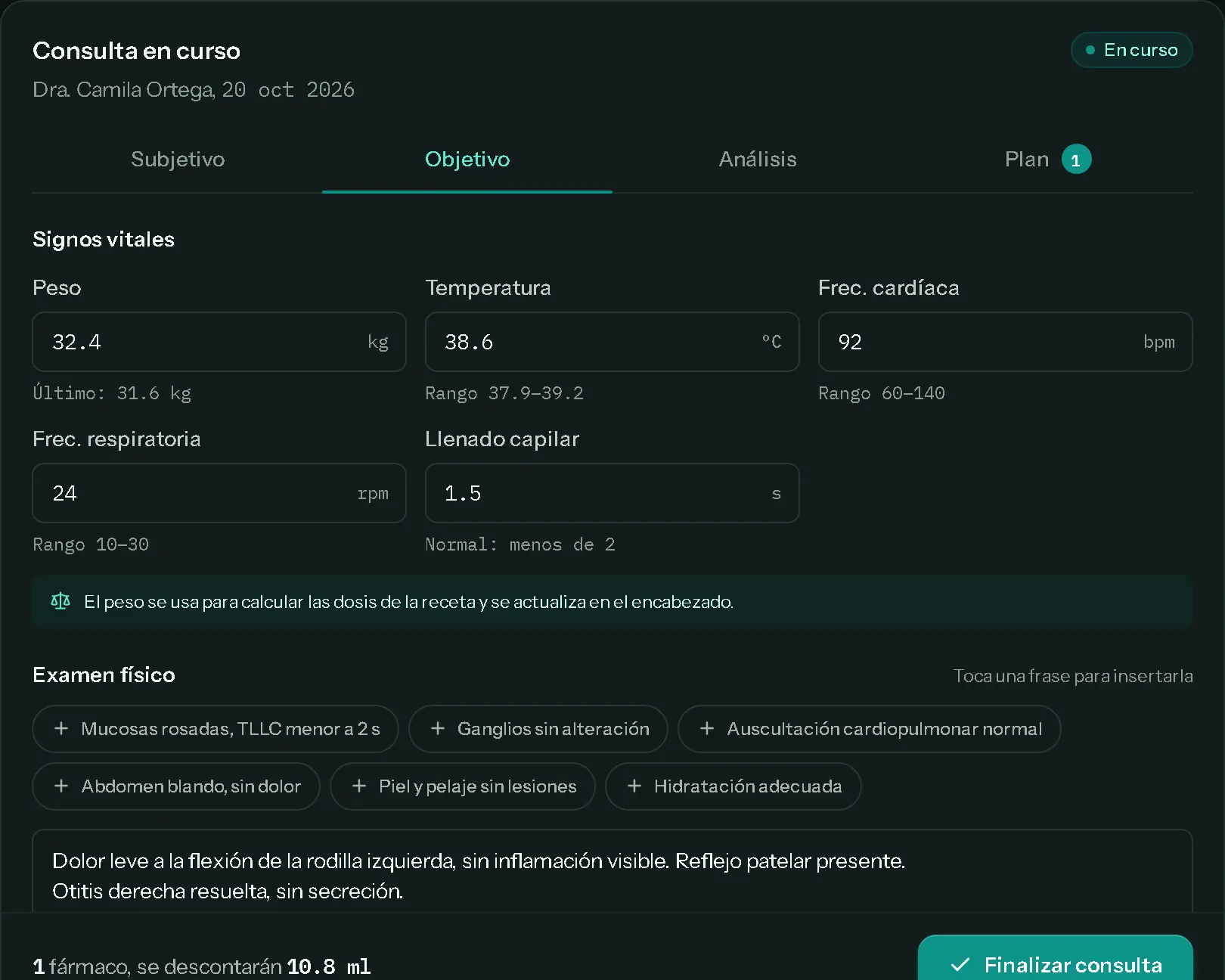 Consulta en curso en VetPulse: pasos Subjetivo, Objetivo, Análisis y Plan, con signos vitales y frases rápidas de examen físico.